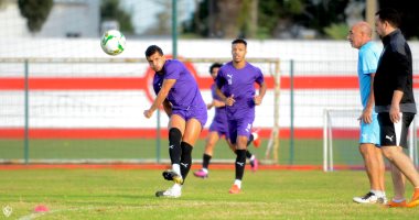 جدية وتفاؤل على وجوه لاعبى الزمالك قبل مواجهة الرجاء المغربى.. صور