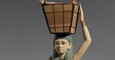 100 منحوتة عالمية.. "امرأة" مصرية تحمل قطع "اللحم"