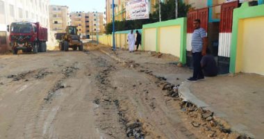 محافظ مطروح يوجه بتهيئة المدارس وإزالة القمامة وتمهيد الشوارع حولها