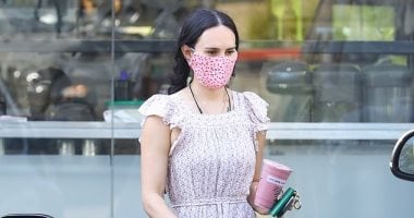 الممثلة الأمريكية رومر ويليس تخطف الأنظار أثناء تجولها فى لوس أنجلوس "صور"
