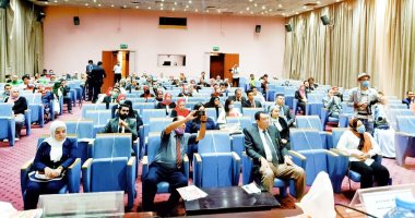 ندوة بمركز النيل تفضح أساليب الإعلام المعادى فى نشر الشائعات: يعملون على تفكيك قيم المجتمع وهدفهم إفشال الأوطان..وزارة الرياضة تدعو الشباب لإدراك المخاطر المحيطة بالدولة.. والكنيسة: نصلى من أجل الوطن والرئيس