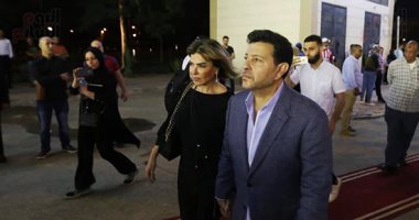 هانى شاكر وصابرين ووفاء عامر ورامى إمام وكريم فهمى فى عزاء محمود ياسين