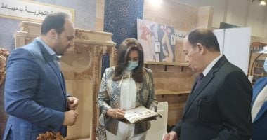 محافظ دمياط تتفقد جناحى مدينة الأثاث والغرفة التجارية بآخر أيام معرض تراثنا