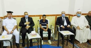 محافظ الشرقية يؤدى واجب العزاء فى وفاة إمام وخطيب مسجد أثناء صعوده إلى المنبر