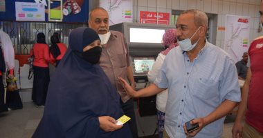 المترو يواصل تقديم تذاكر مجانية بمحطات نجيب والدقى وساقية مكى.. صور