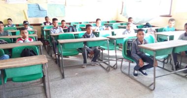 صور.. مدارس الأقصر تلتزم بتطبيق الإجراءات الاحترازية فى أول أيام الدراسة