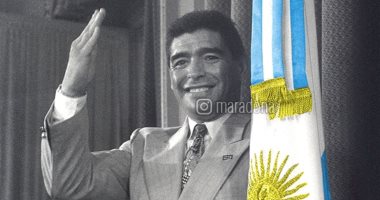 مارادونا يدافع عن نفسه أمام الأرجنتينيين بعد اتهامه بدعم كل الأحزاب السياسية.. صورة