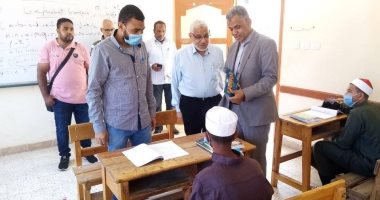 صور.. مدير المواد الثقافية بالأقصر الأزهرية يتفقد معهد الأقصر