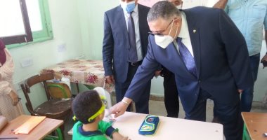 محافظ البحر الأحمر يتفقد مدارس الغردقة فى أول أيام العام الدراسي..صور