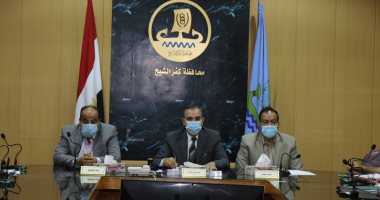صور.. محافظ كفر الشيخ يوجه بسرعة الإنتهاء من رصف الطرق ومراقبة الأسواق