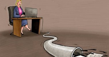 كاريكاتير اليوم.. تسريبات هيلاري كلينتون تملء الأرض