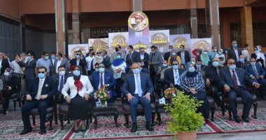 عزف السلام الجمهورى وفقرات فنية وعرض "تحيا مصر" بجامعة الزقازيق.. صور