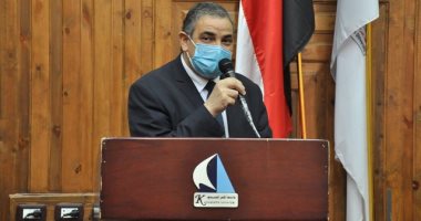 رئيس جامعة كفر الشيخ يشدد على توعية الطلاب بخطورة الأخبار الكاذبة.. صور