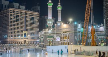 رواد المسجد الحرام يعبرون عن سعادتهم بعودة الصلاة بعد 7 أشهر منع.. فيديو