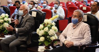 محافظ بورسعيد يتابع موقف إزالة تعارضات مسار مشروع محطة صرف بحر البقر 