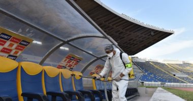 تعقيم استاد محمد الخامس قبل انطلاق مباراة الزمالك والرجاء.. فيديو و صور