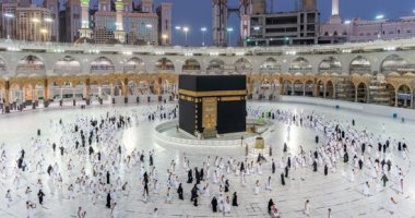 السعودية تنظم حركة دخول وخروج 920 ألف مصل و408 آلاف معتمر(صور)