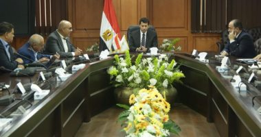 وزير الرياضة يتابع مع اللجنة المنظمة تجهيزات استضافة مونديال اليد