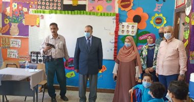 محافظ أسيوط يوجه رؤساء المراكز بمتابعة المدارس والالتزام بإجراءات الوقاية