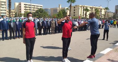 جامعة الفيوم تستقبل العام الجامعى الجديد بتحية العلم.. صور