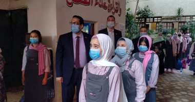 وكيل تعليم الغربية يتفقد مدرسة المتفوقين ومدارس إدارة شرق طنطا