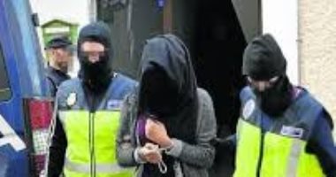 الذئاب المنفردة تثير الرعب فى إسبانيا.. مخاوف من دخول الإرهابيين بين المهاجرين.. 130 داعشيا يعرضون البلاد للخطر.. تقرير يكشف: انتشار خلايا سرية تجند النساء للزواج من إرهابيين.. واعتقال 391 متطرفا حتى الآن