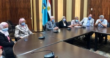 نائب رئيس جامعة طنطا للدراسات العليا يجتمع بأعضاء الهيئة المعاونة