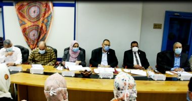 محافظ الشرقية يجرى المقابلات الشخصية للتعاقد المؤقت مع مهندسين.. صور