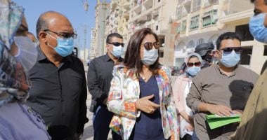 إزالة أحد مستودعات جمع القمامة وتمهيد الشوارع الترابية بقرية شط جريبة بدمياط .. صور