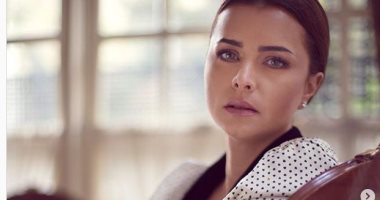 الفنانة نور فى صورتين بإطلالة كلاسيكية وتوجه رسالة للجمهور