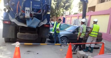 تركيب شبكات حماية تحت أغطية الصرف الصحى بالهرم وتطهير البلاعات بالجيزة .. صور