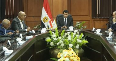 وزير الرياضة يبحث آخر استعدادات استضافة مونديال اليد مع اللجنة المنظمة