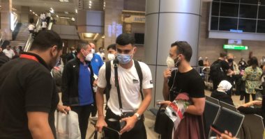 مطار القاهرة يستقبل الزمالك بالورود عقب الفوز على الرجاء المغربي.. فيديو