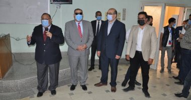 رئيس جامعة حلوان يتفقد المركز التجاري وكلية الطب لمتابعة تطبيق إجراءات الوقاية