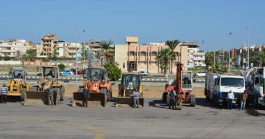 رئيس "دمياط الجديدة" يشهد اصطفاف معدات الجهاز والشركات العاملة بالمدينة