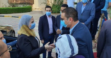 محافظ الفيوم ووزيرة التضامن يبحثان سبل تنفيذ المبادرات والمشروعات الصغيرة