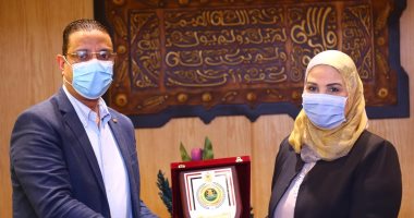 وزيرة التضامن ومحافظ الفيوم يبحثان تنفيذ المبادرات القومية والمشروعات الصغيرة