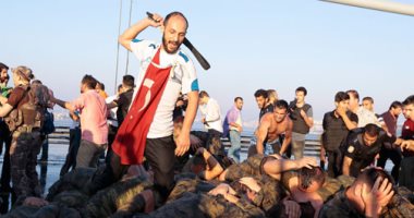 جرائم أردوغان ضد الجيش التركى لا تسقط بالتقادم.. مئات الاعتقالات منذ 2016 وحتى اليوم تطال كبار القادة والضباط.. الديكتاتور يخشى تحركًا جديدًا ضده.. وينصّب قيادات موالية لحزبه تعتنق فكر الإخوان الإرهابية.. صور