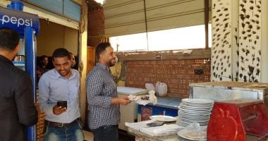 إعدام أغذية غير صالحة للاستهلاك الآدمى بأسوان.. صور