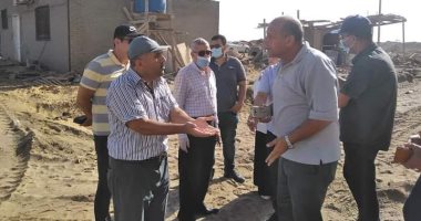 سكرتير عام بورسعيد يتفقد المرافق بمشروع الإسكان الاجتماعى في بورفؤاد.. صور