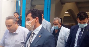 وزير الرياضة يتفقد استاد القاهرة استعداداً لمباريات الأهلى والزمالك الأفريقية