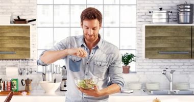 3 عناصر غذائية مهمة لصحة الرجل مع التقدم في العمر