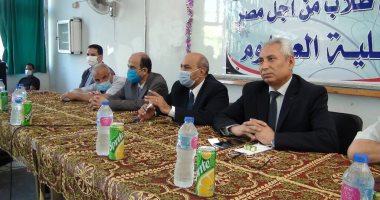 رئيس جامعة المنيا يلتقى طلاب العلوم الجُدد فى اليوم الرابع من بدء الدراسة