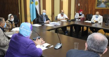 نائب رئيس جامعة طنطا يناقش آليات التحول الرقمى بمجلس شئون الدراسات العليا