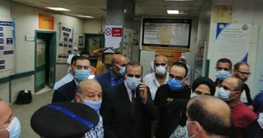 محافظ كفر الشيخ يطمئن على حالة المصابين بحادث انقلاب سيارة بترعة أبو عليوة