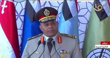 تسليم وتسلم القيادة بالكليات العسكرية للدفعات الجديدة