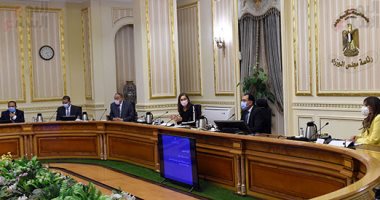 رئيس الوزراء يتابع آخر تطورات أعمال الصندوق السيادى مع وزيرة التخطيط