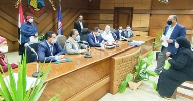 محافظ البحيرة يعلن تفعيل اللقاءات الدورية بالمراكز والمديريات لحل مشاكل المواطنين