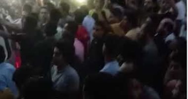 لحظة تشييع جثمان جثمان الطالب "بامبو" ضحية غدر زملائه فى عين شمس..فيديو