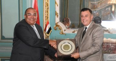 جامعة عين شمس يكرم محمود محيى الدين لتوليه منصب مدير صندوق النقد الدولى